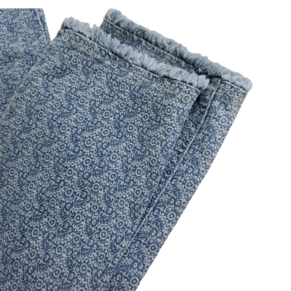Soft Surroundings~Woman Size M~Blue Print Pull-On Cropped Pants Stretch. - Picture 3 of 12